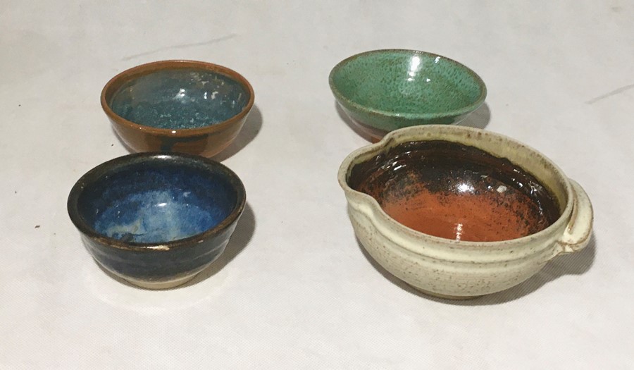 A large Eden pottery charger along with a collection of studio pottery bowls - Image 6 of 6