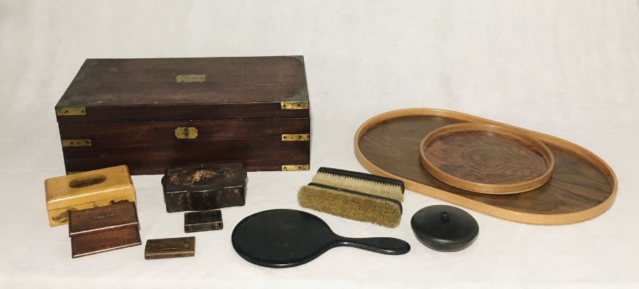 An assortment of items including a number of wooden boxes, a Bakelite trinket box by Lingden, a