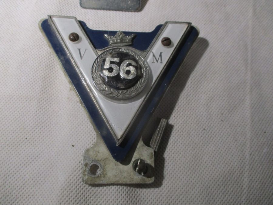 A vintage VM car badge for 1956 along with an AA badge - Image 2 of 5