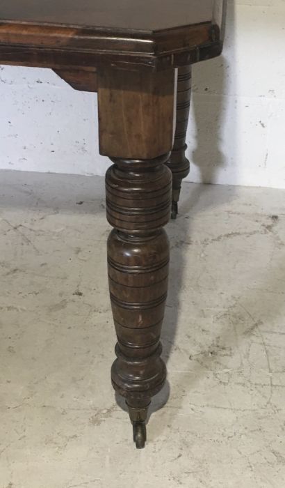 An Edwardian wind out table with one leaf and handle - Image 2 of 5