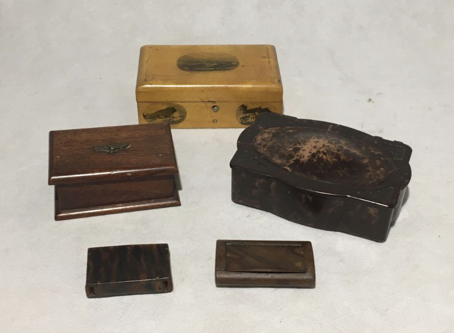 An assortment of items including a number of wooden boxes, a Bakelite trinket box by Lingden, a - Image 7 of 7