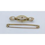 Two 9 ct gold brooches, total weight 3.1g