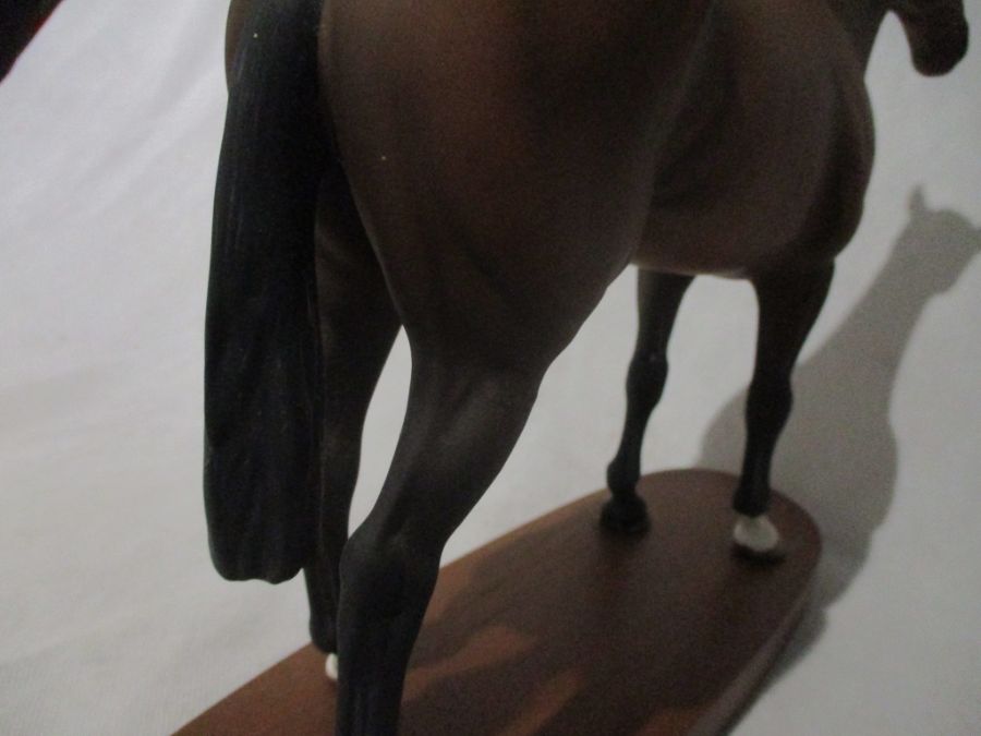 A Beswick Connoisseur figurine, Nijinsky, 1970 Winner of the Triple Crown, supported on an oval - Image 5 of 5