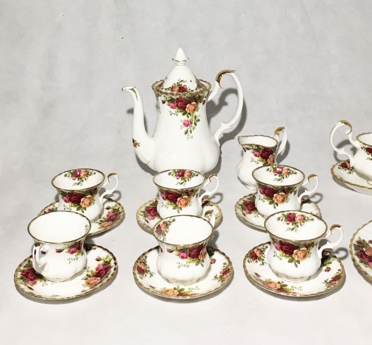 A Royal Albert Country Rose part dinner service - Image 2 of 3