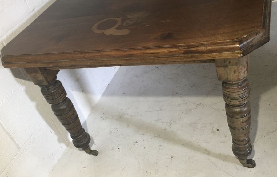 An Edwardian wind out table with one leaf and handle - Image 5 of 5