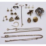 A collection of 9 ct gold and gold coloured jewellery, total weight 20.5g