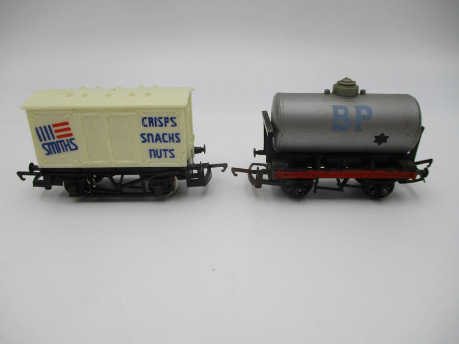 A Hornby OO gauge locomotive and tender (8509), along with three Inner City coaches and a - Image 20 of 20