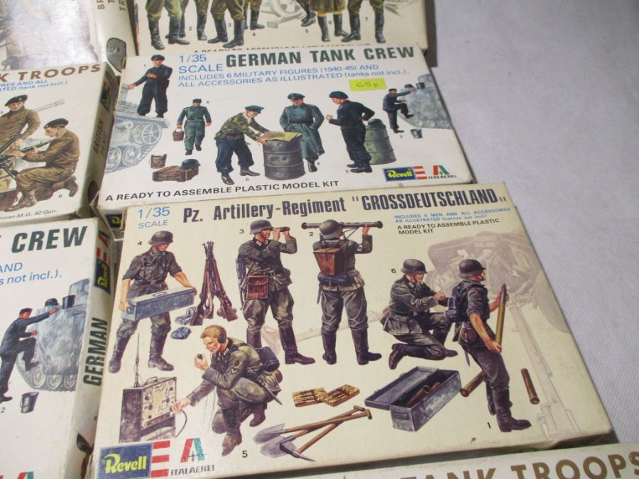 A collection of sixteen boxed Revell Italaerei ready to assemble plastic military figurines model - Image 7 of 11
