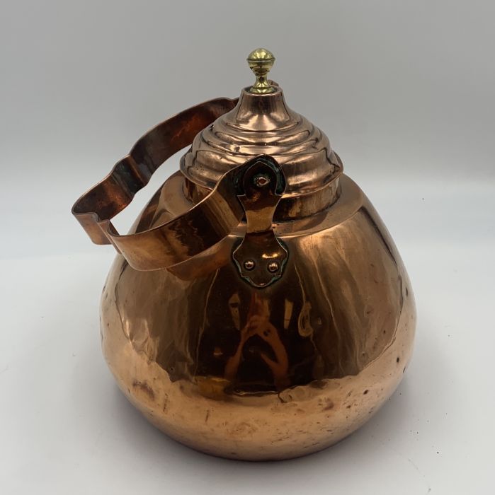 A copper kettle and saucepan - Image 3 of 4