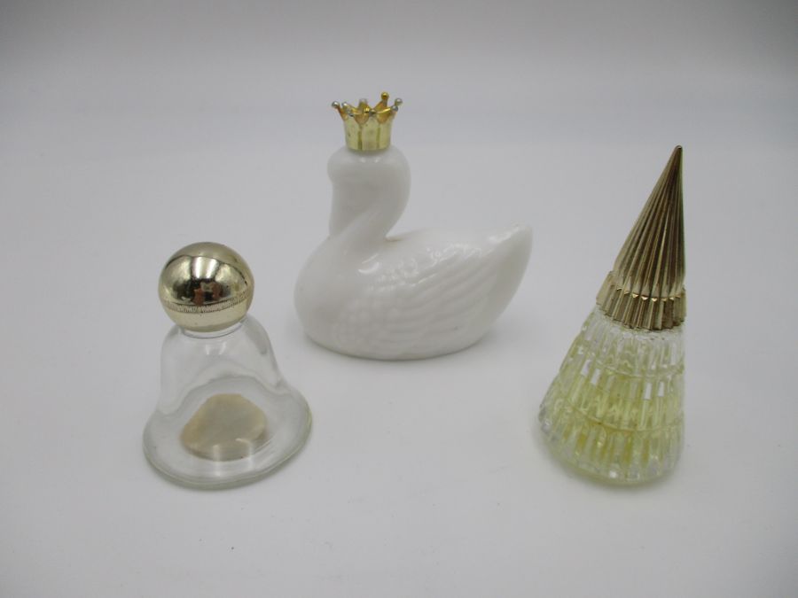 A collection of eight novelty Avon perfume bottles, along with two others - Image 7 of 7