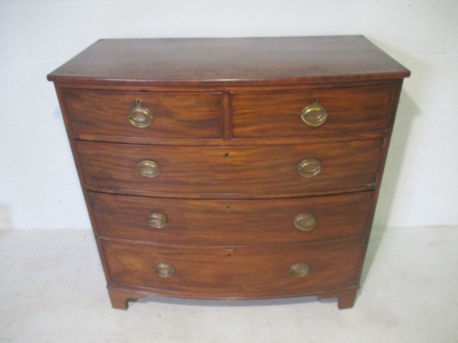 A Georgian mahogany bow fronted chest of drawers.