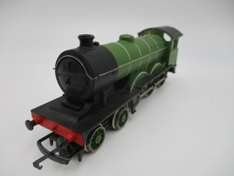 A Hornby OO gauge locomotive and tender (8509), along with three Inner City coaches and a - Image 6 of 20