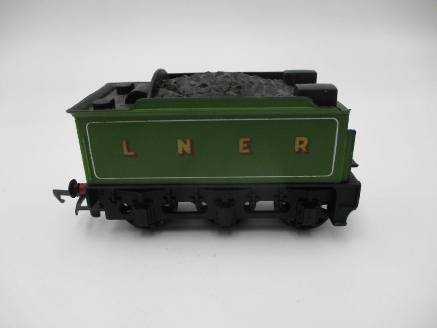 A Hornby OO gauge locomotive and tender (8509), along with three Inner City coaches and a - Image 10 of 20