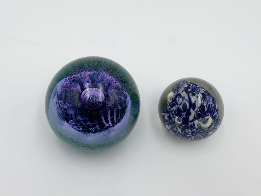 A small collection of paperweights to include Caithness and two adapted into doorknobs - Image 3 of 4