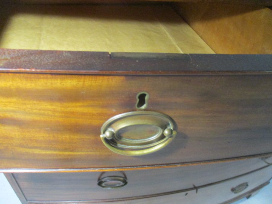 A Georgian mahogany bow fronted chest of drawers. - Image 7 of 10