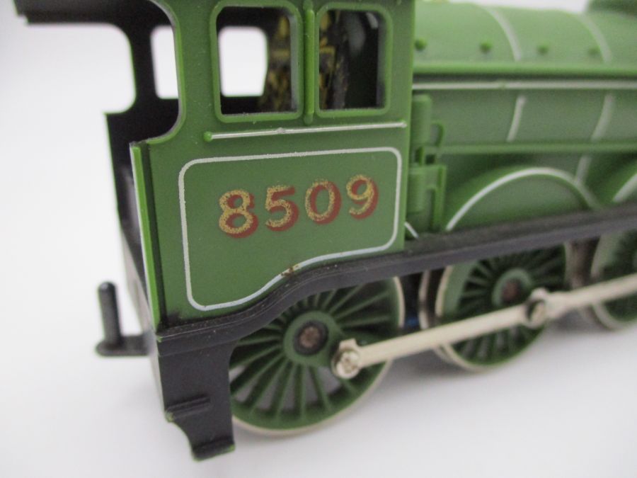 A Hornby OO gauge locomotive and tender (8509), along with three Inner City coaches and a - Image 9 of 20