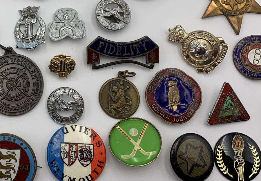A small collection of various badges, medallions etc - Image 5 of 5