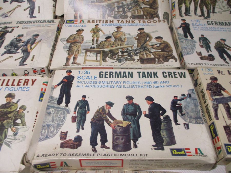 A collection of sixteen boxed Revell Italaerei ready to assemble plastic military figurines model - Image 6 of 11