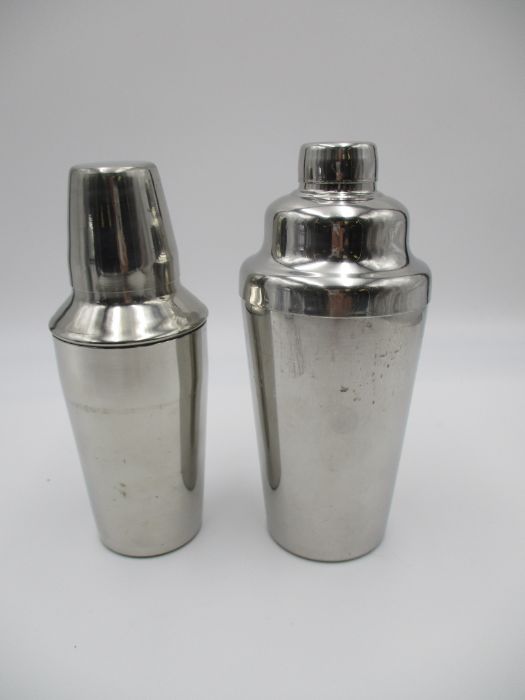 A Sparklets soda siphon, along with two chrome cocktail shakers - Image 6 of 6