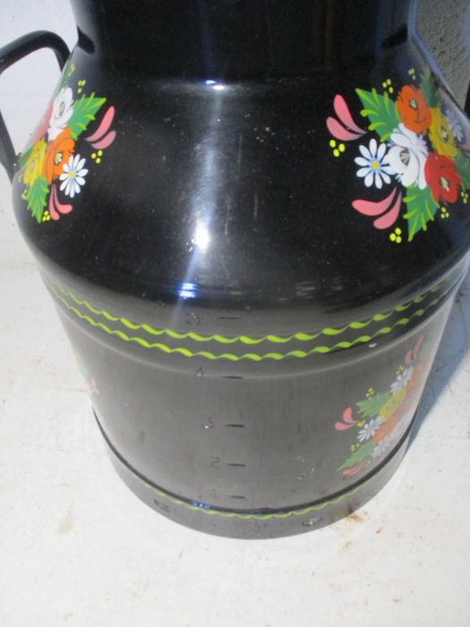 A vintage painted milk churn. Height approx. 53cm - Image 7 of 7