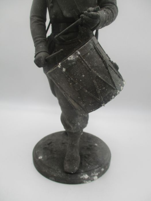 A pair of French spelter soldiers, a drummer and a bugler, height 37cm - Image 16 of 28