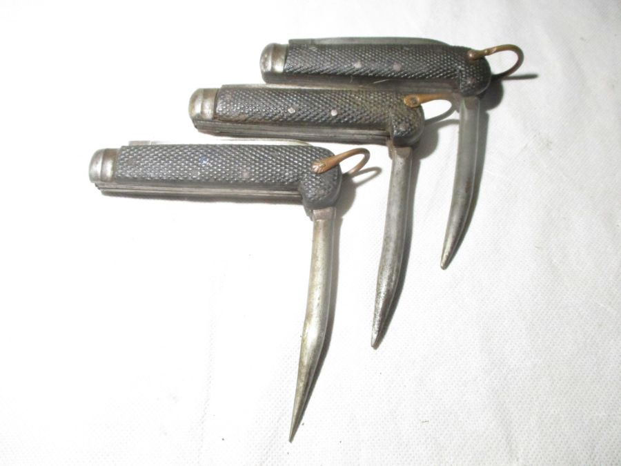 Three vintage folding pocket knives with Marlin spikes, one dated 1937 by Wade Butcher, Keen Kutter, - Image 10 of 10