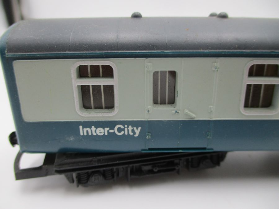 A Hornby OO gauge locomotive and tender (8509), along with three Inner City coaches and a - Image 14 of 20