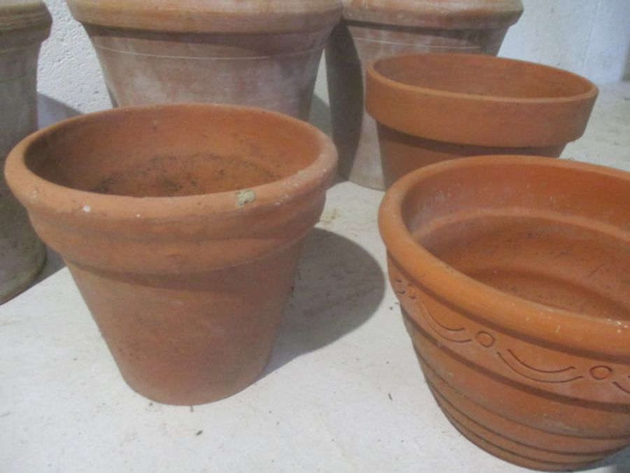 A small collection of terracotta flowerpots - Image 6 of 6