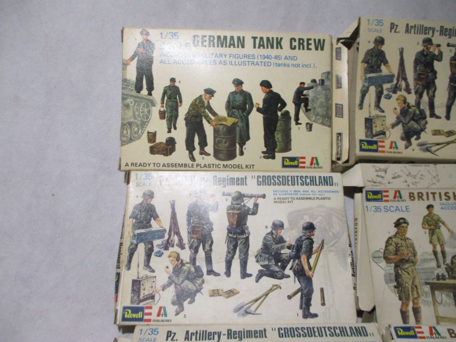 A collection of sixteen boxed Revell Italaerei ready to assemble plastic military figurines model - Image 2 of 11