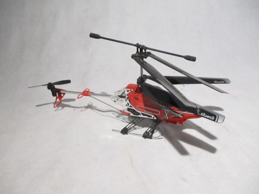 A collection of five remote control helicopters - Image 3 of 6