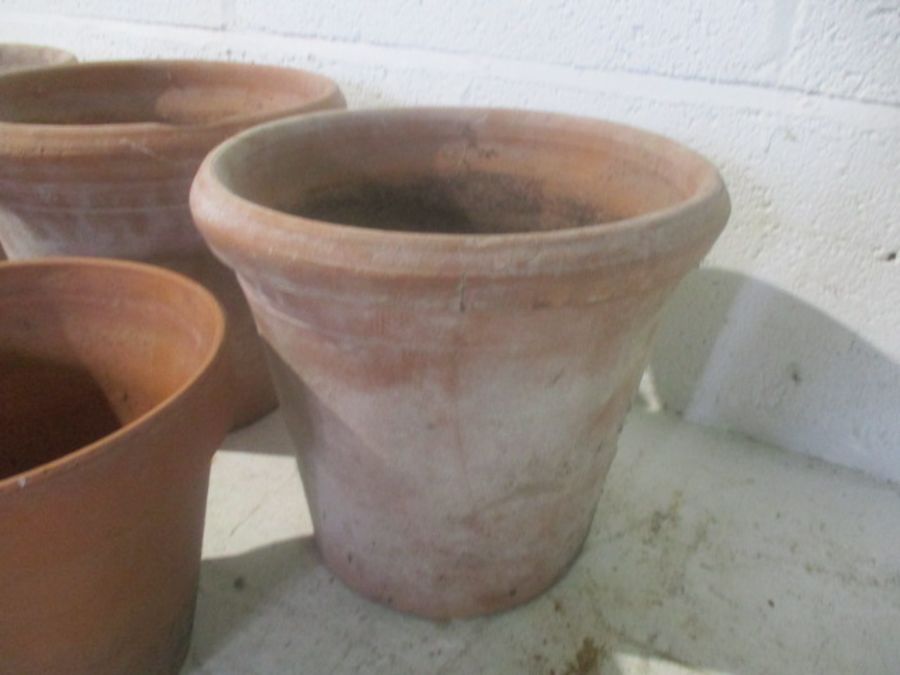 A small collection of terracotta flowerpots - Image 4 of 6
