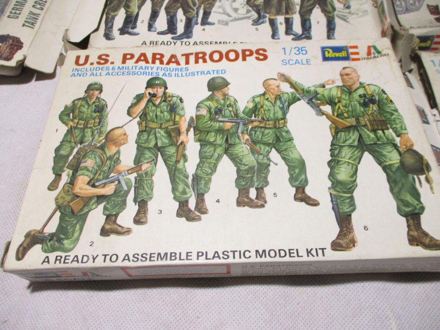 A collection of sixteen boxed Revell Italaerei ready to assemble plastic military figurines model - Image 8 of 11
