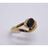 An 18ct gold ring set with an opal (weight 5.3g)