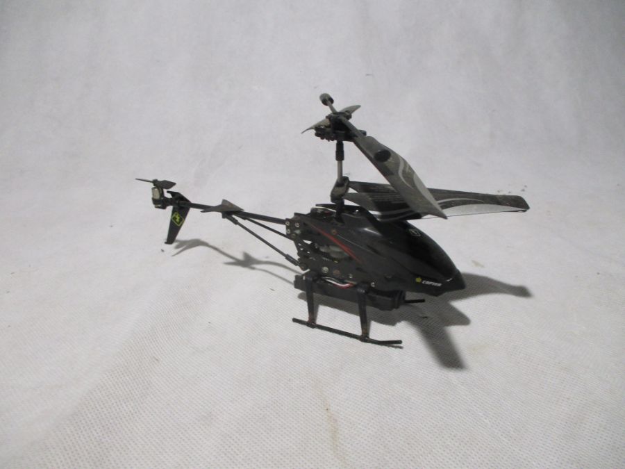 A collection of five remote control helicopters - Image 4 of 6