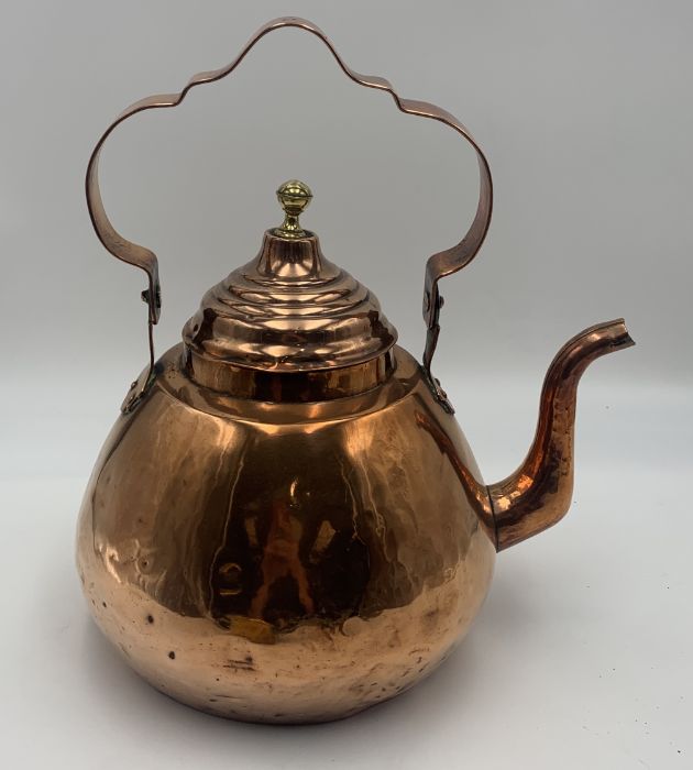 A copper kettle and saucepan - Image 2 of 4