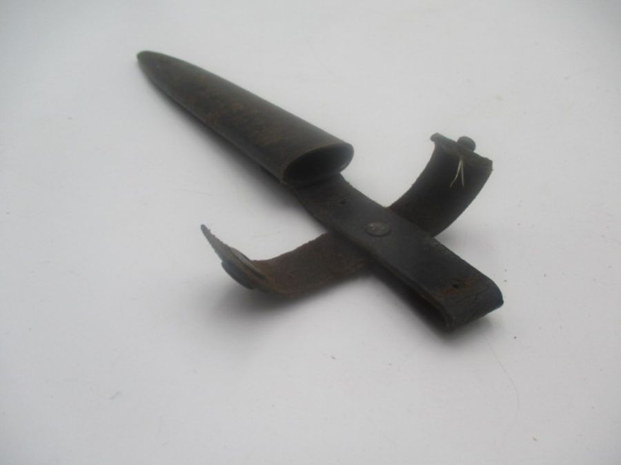 A German WWII dagger with eagle head handle over black chequered grip in metal scabbard - Image 7 of 10