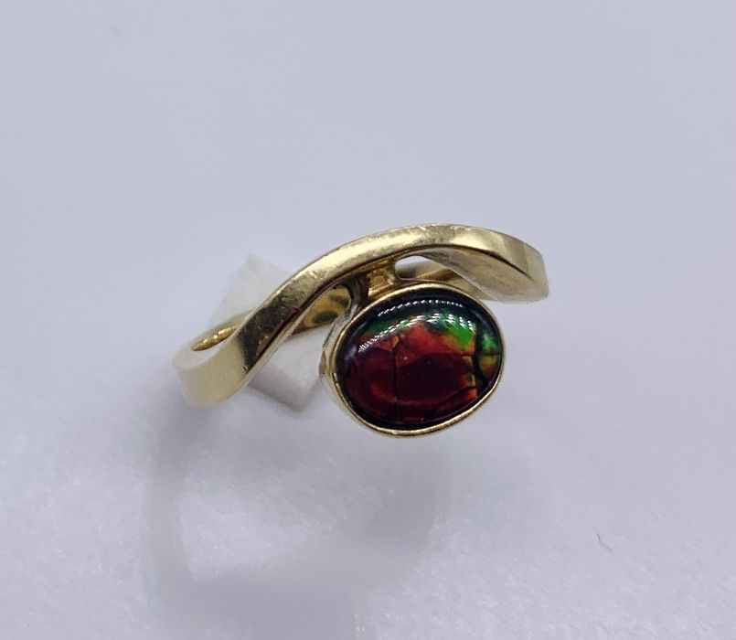 An 18ct gold ring set with an opal (weight 5.3g) - Image 5 of 5