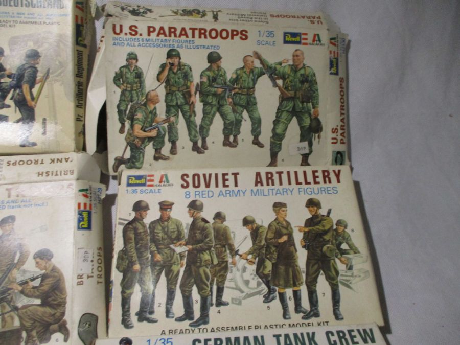 A collection of sixteen boxed Revell Italaerei ready to assemble plastic military figurines model - Image 4 of 11