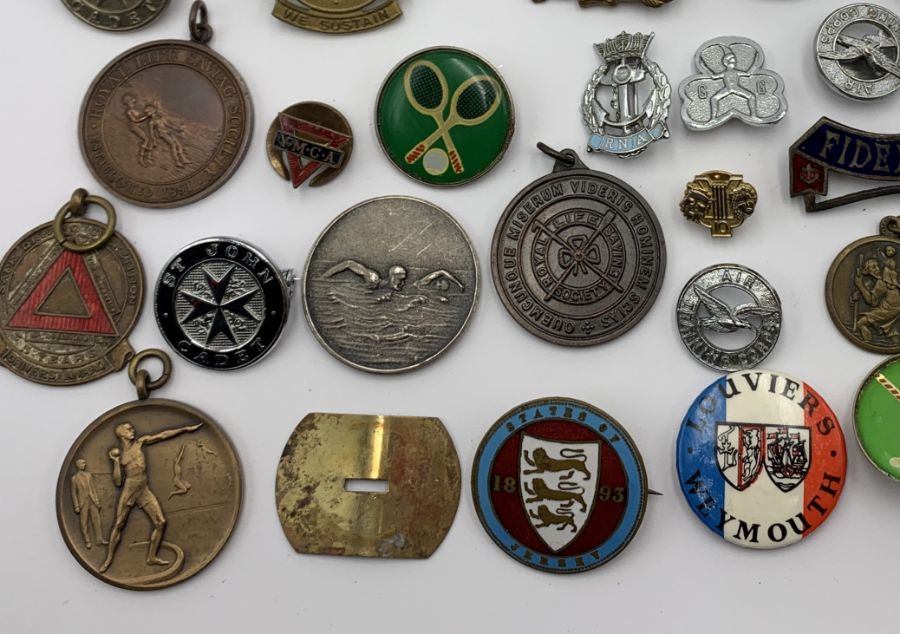 A small collection of various badges, medallions etc - Image 4 of 5