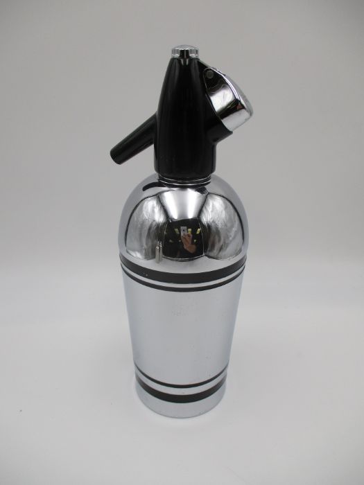 A Sparklets soda siphon, along with two chrome cocktail shakers - Image 2 of 6