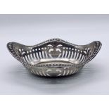A hallmarked silver sweetmeat dish, weight 47.7g