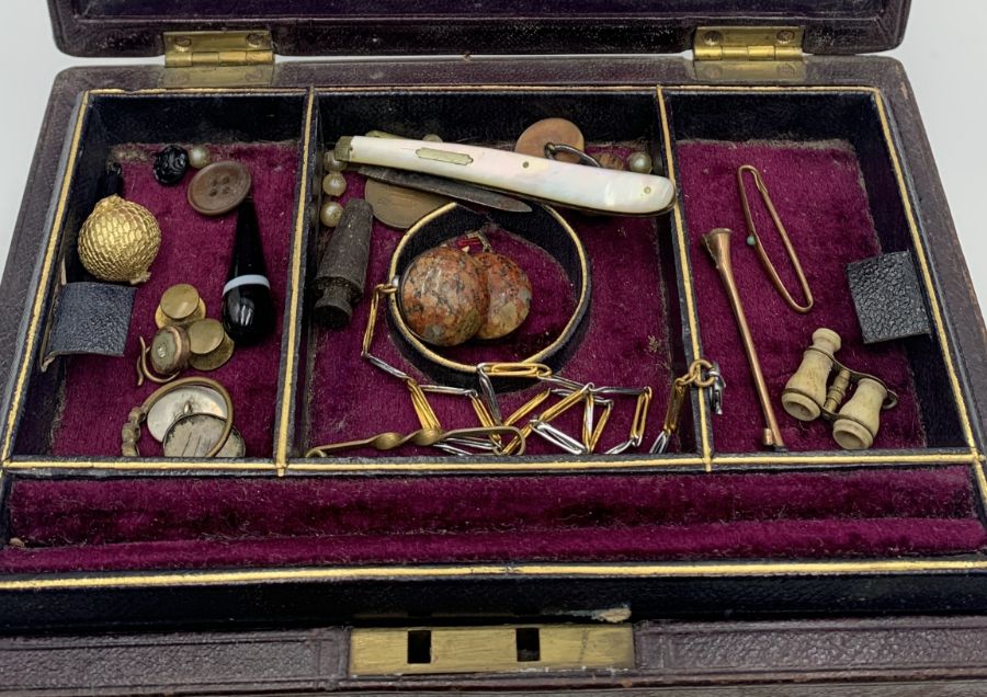 A collection of costume jewellery etc. in a leather jewellery box - Image 4 of 4