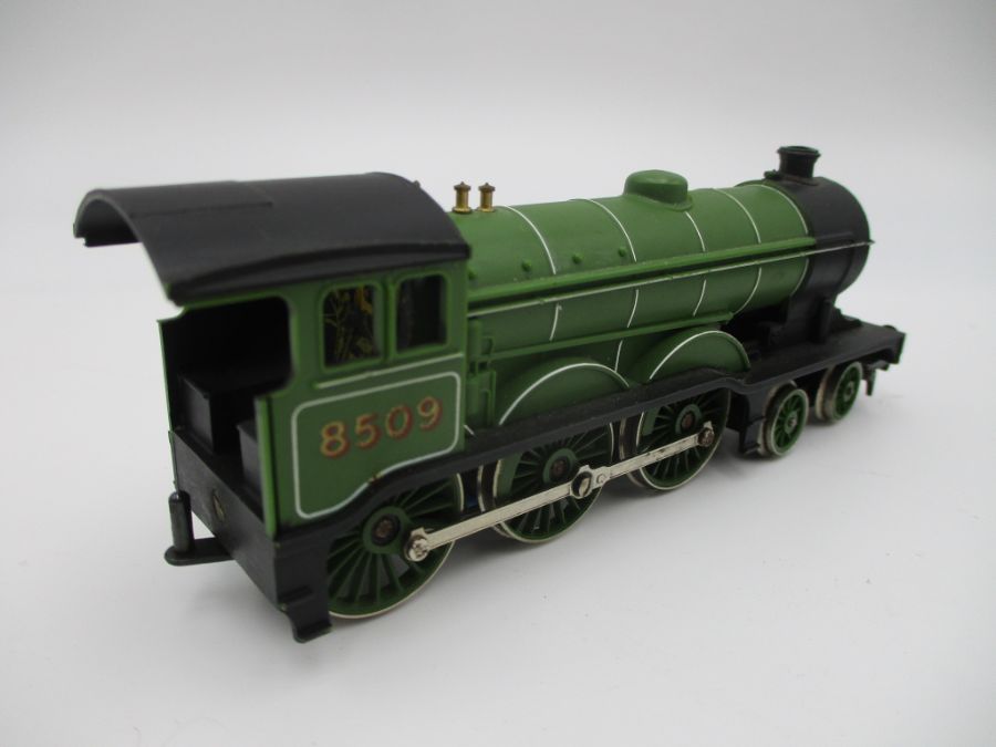 A Hornby OO gauge locomotive and tender (8509), along with three Inner City coaches and a - Image 7 of 20