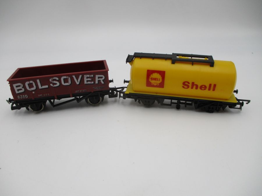 A Hornby OO gauge locomotive and tender (8509), along with three Inner City coaches and a - Image 4 of 20