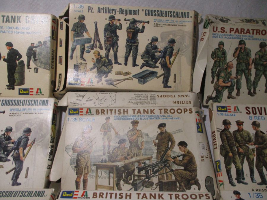 A collection of sixteen boxed Revell Italaerei ready to assemble plastic military figurines model - Image 3 of 11