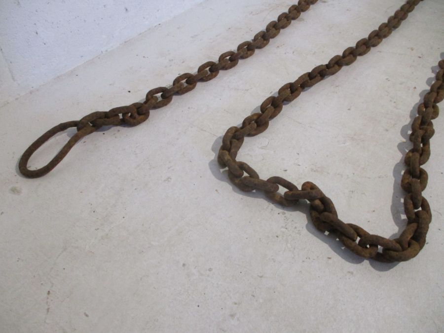 A vintage cast iron link chain - Image 6 of 6