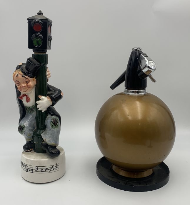 A collection of various items including West German copper wall plaque, vintage soda siphon, novelty - Image 2 of 3
