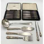 Two cased sets of silver handled knives along with silver handled button hooks, silver plated