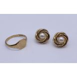 A 9ct gold signet ring along with a pair of 9ct pearl earrings- total weight 5.8g