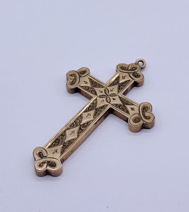 An unmarked Victorian 9ct rose gold cross, weight 4g